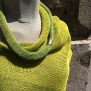 collier vert et titane irisé